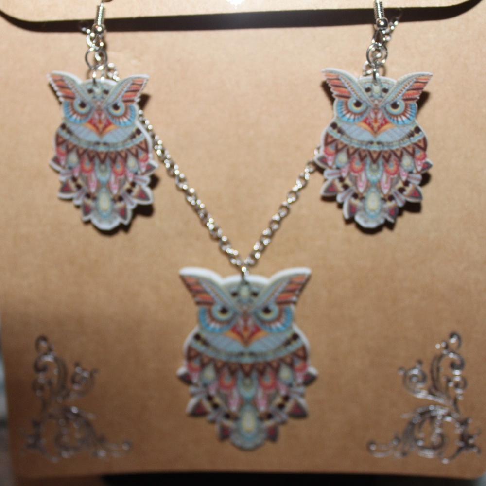 Nwt: New:  Abstract Gray & Orange Owl 🦉 Necklace